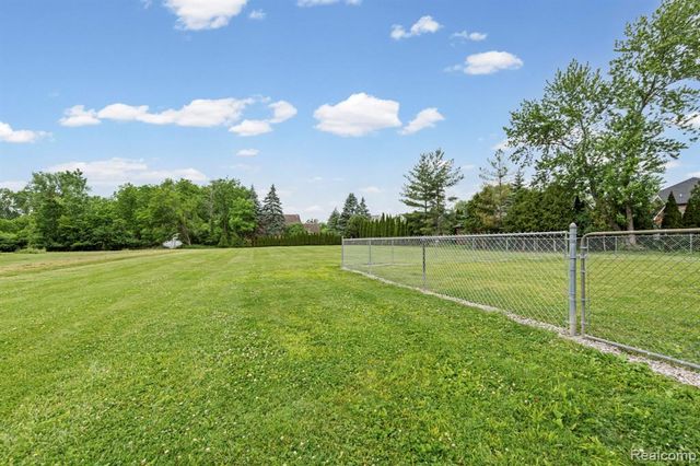 4165 Crooks Road, Troy, MI 48098