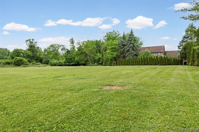 4165 Crooks Road, Troy, MI 48098