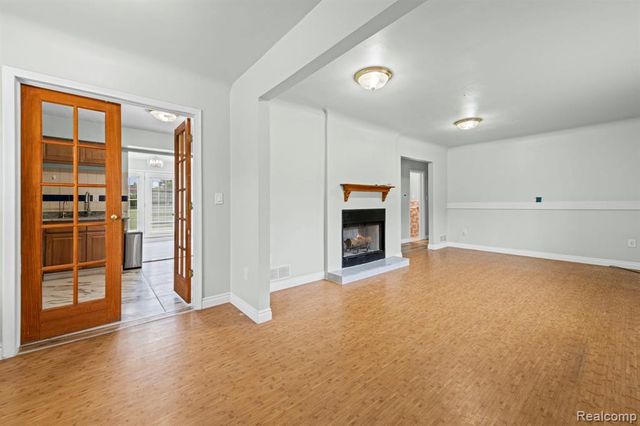 4165 Crooks Road, Troy, MI 48098