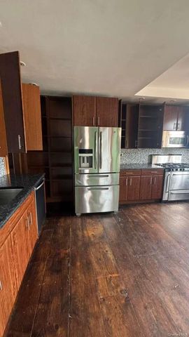 17 Jade Street, Oakdale, NY 11769