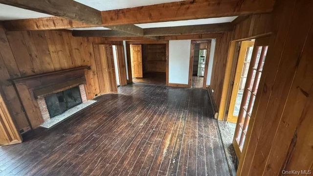 17 Jade Street, Oakdale, NY 11769