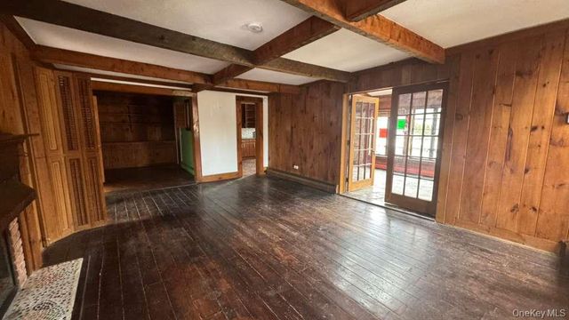 17 Jade Street, Oakdale, NY 11769