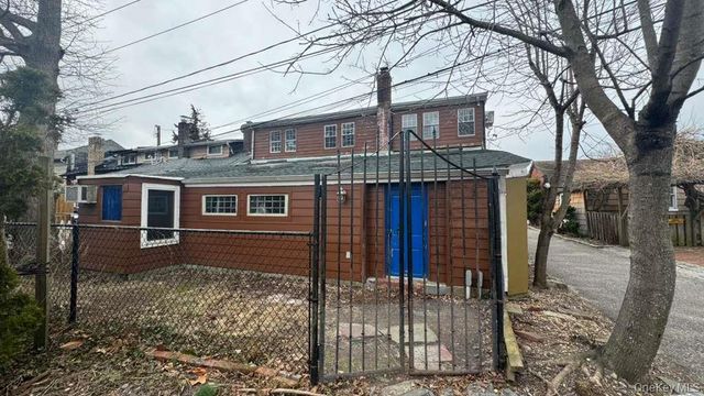 17 Jade Street, Oakdale, NY 11769