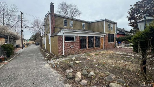17 Jade Street, Oakdale, NY 11769