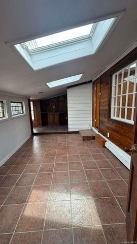 17 Jade Street, Oakdale, NY 11769