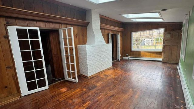 17 Jade Street, Oakdale, NY 11769