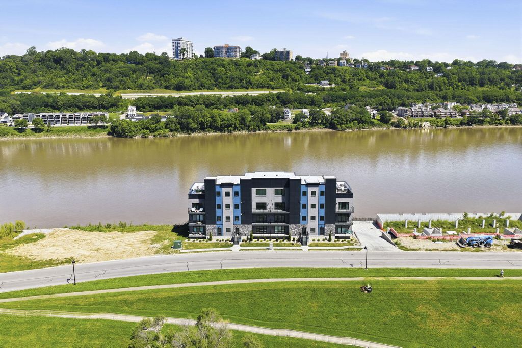 745 Manhattan Boulevard, 303, Dayton, KY 41074