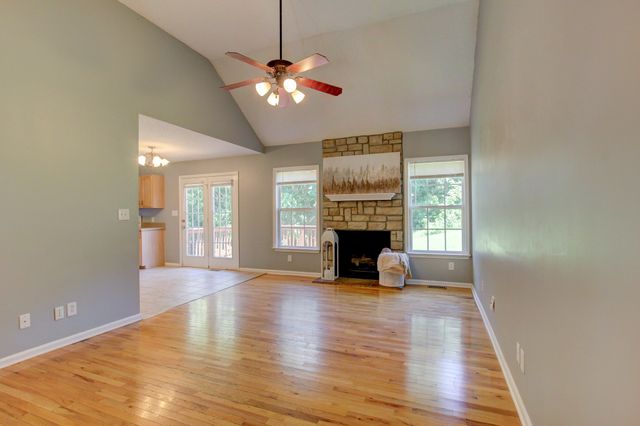 1492 Cedar Springs Cir, Clarksville, TN 37042