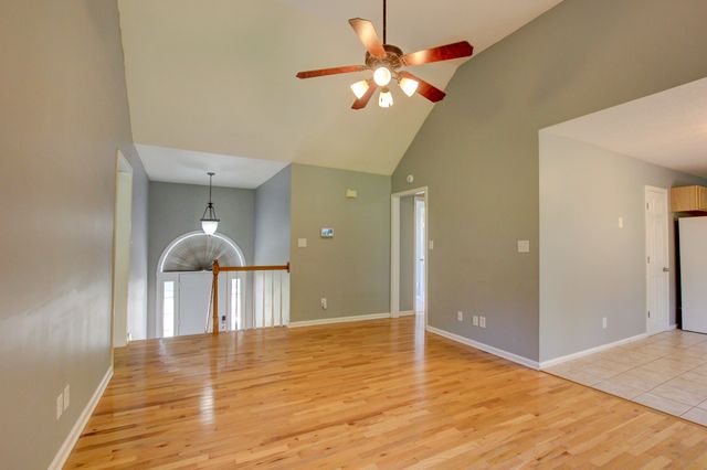 1492 Cedar Springs Cir, Clarksville, TN 37042