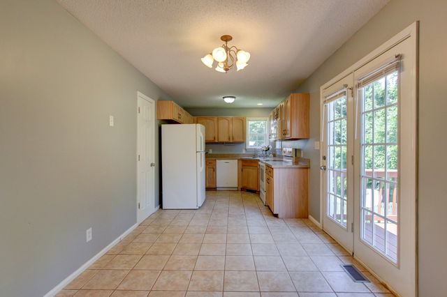 1492 Cedar Springs Cir, Clarksville, TN 37042