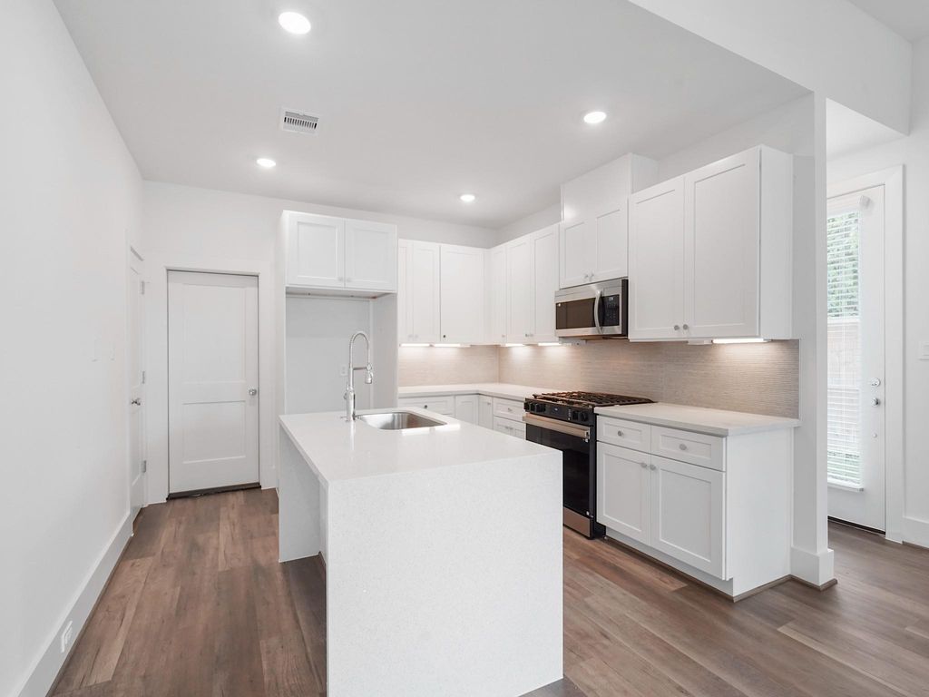 7508 Carver Road, Houston, TX 77088
