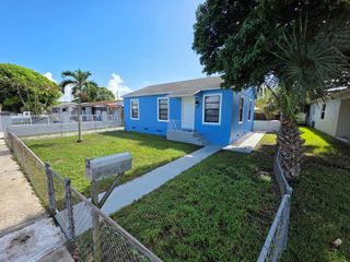 812 Selkirk Street, West Palm Beach, FL 33405