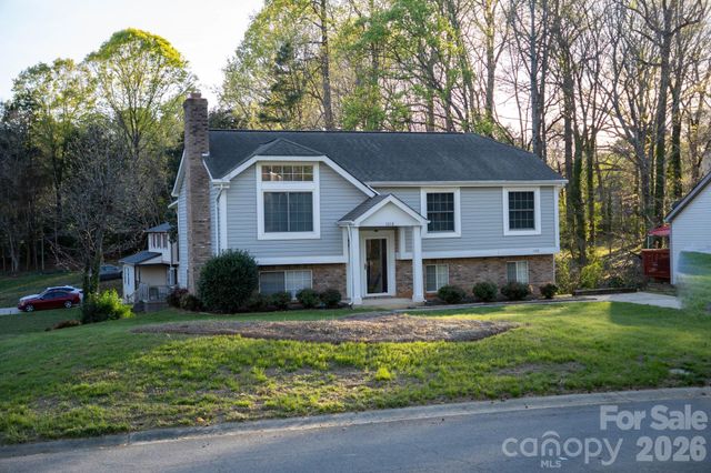 1018 Farmfield Lane, Charlotte, NC 28213