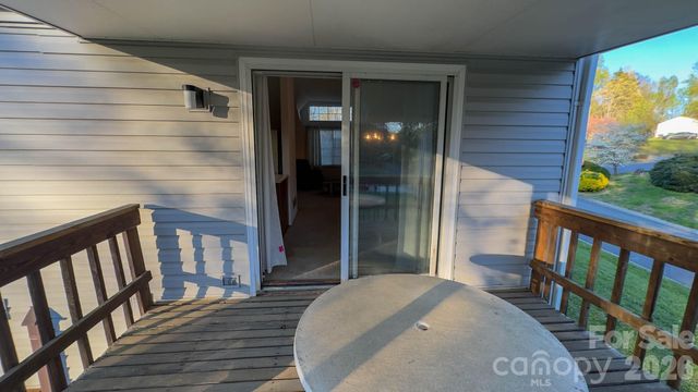 1018 Farmfield Lane, Charlotte, NC 28213