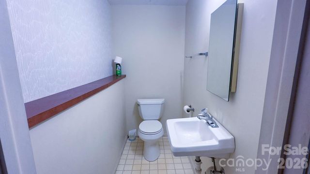 1018 Farmfield Lane, Charlotte, NC 28213