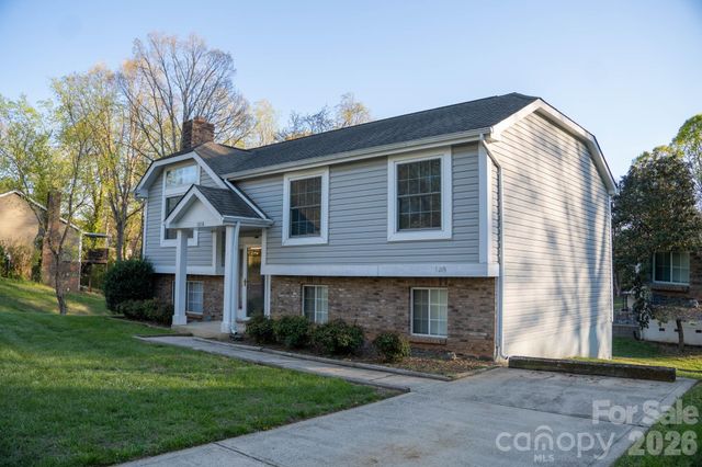 1018 Farmfield Lane, Charlotte, NC 28213