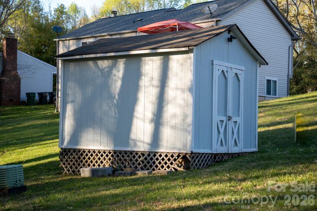 1018 Farmfield Lane, Charlotte, NC 28213