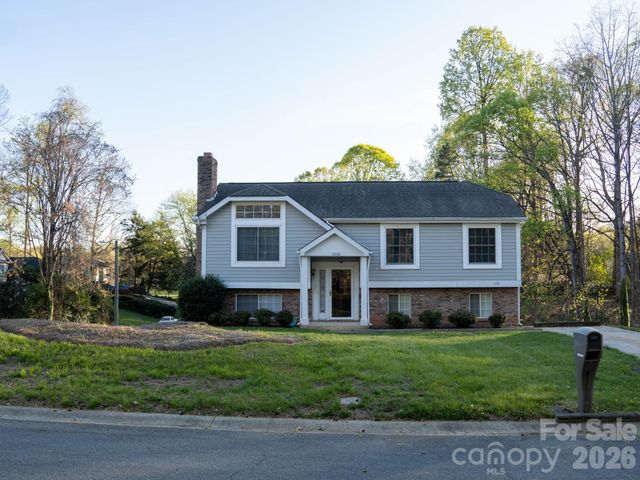 1018 Farmfield Lane, Charlotte, NC 28213