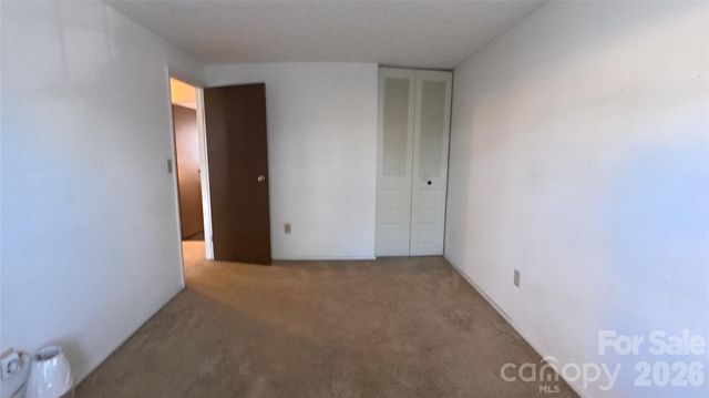 1018 Farmfield Lane, Charlotte, NC 28213