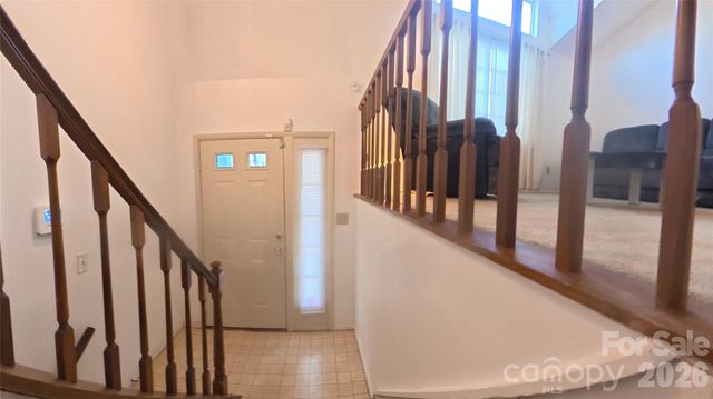 1018 Farmfield Lane, Charlotte, NC 28213