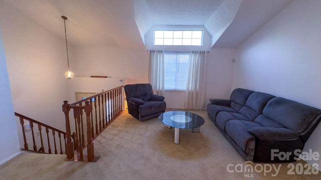 1018 Farmfield Lane, Charlotte, NC 28213