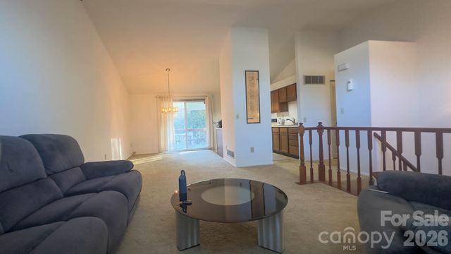 1018 Farmfield Lane, Charlotte, NC 28213