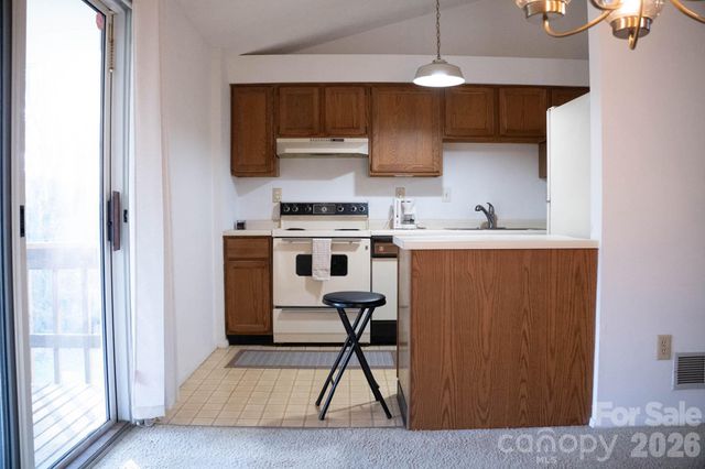 1018 Farmfield Lane, Charlotte, NC 28213