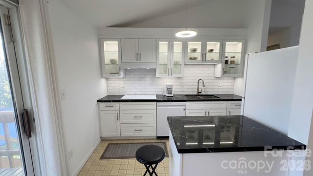 1018 Farmfield Lane, Charlotte, NC 28213