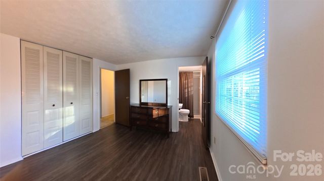 1018 Farmfield Lane, Charlotte, NC 28213