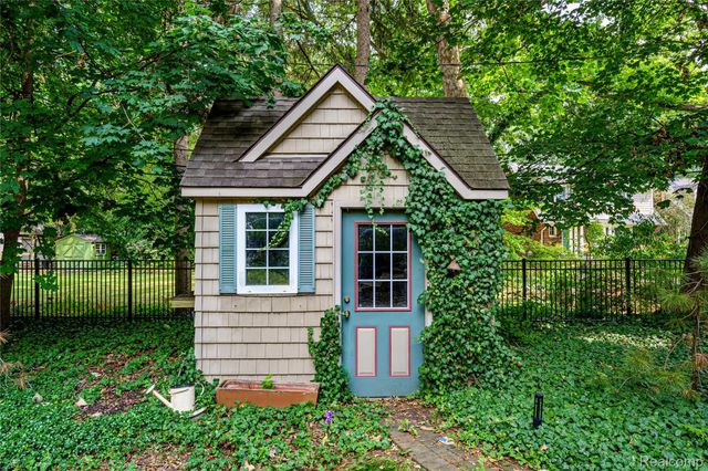 1528 Lawndale Drive, Royal Oak, MI 48067