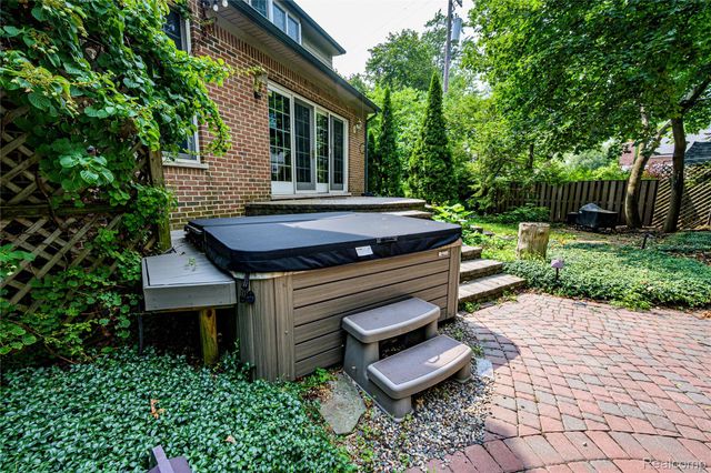 1528 Lawndale Drive, Royal Oak, MI 48067
