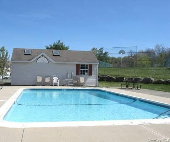 83 Lois Lane, Monroe, NY 10950