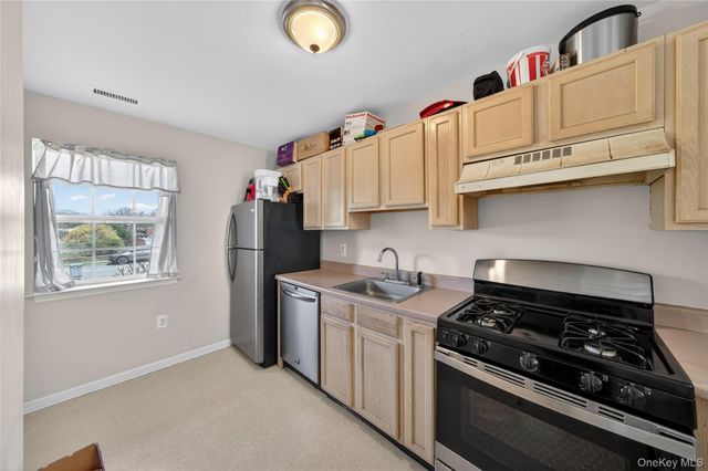 83 Lois Lane, Monroe, NY 10950