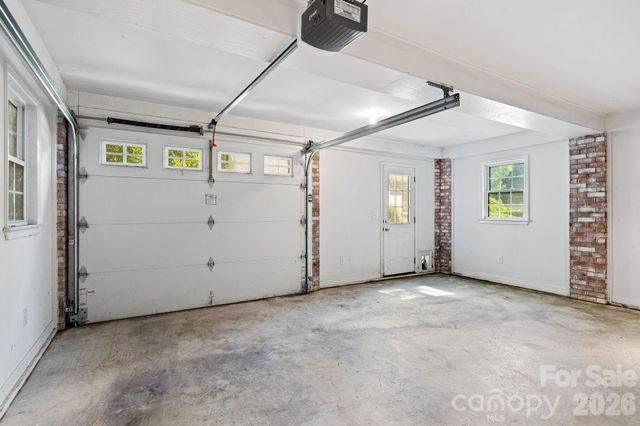 2928 Windsor Road, Winston Salem, NC 27104