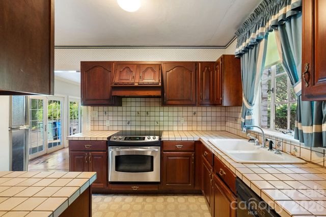 2928 Windsor Road, Winston Salem, NC 27104