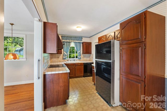 2928 Windsor Road, Winston Salem, NC 27104
