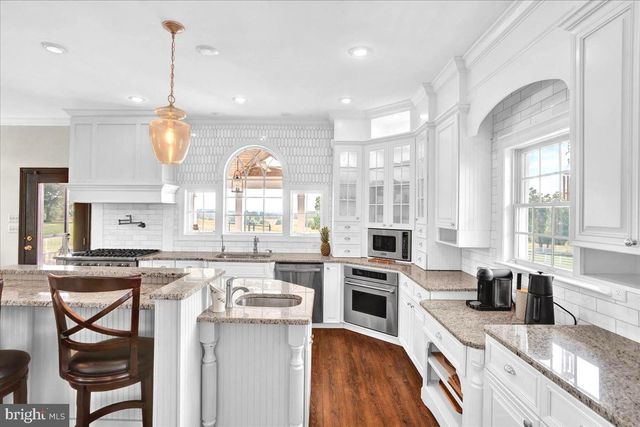 11 DANBERRY DR, Ringoes, NJ 08551