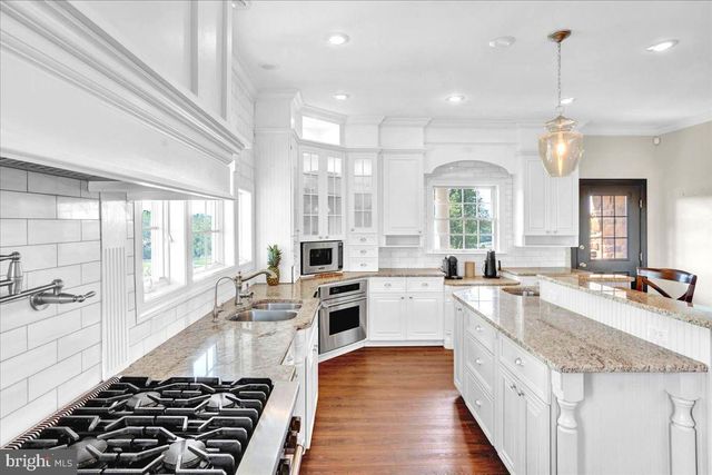 11 DANBERRY DR, Ringoes, NJ 08551