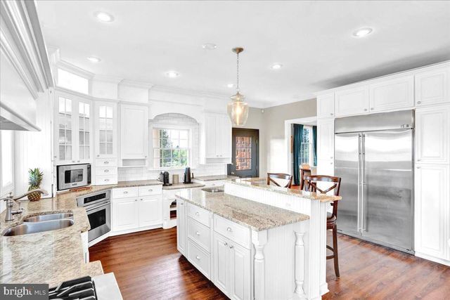 11 DANBERRY DR, Ringoes, NJ 08551