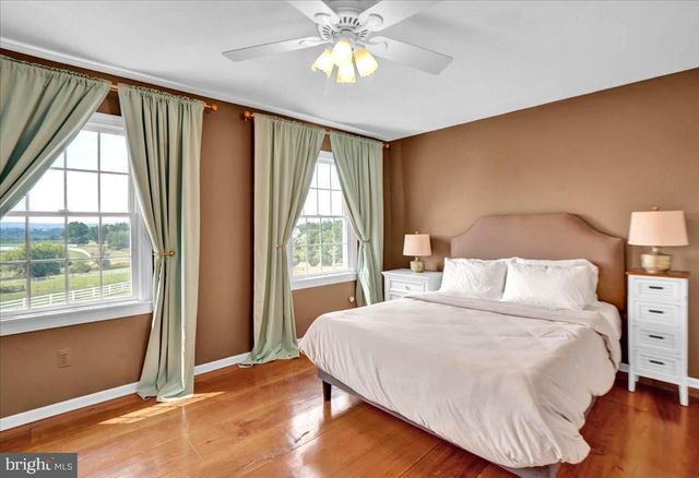 11 DANBERRY DR, Ringoes, NJ 08551