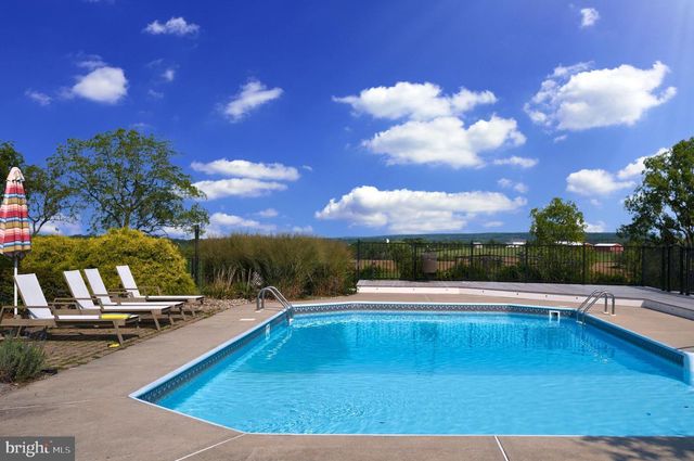 11 DANBERRY DR, Ringoes, NJ 08551