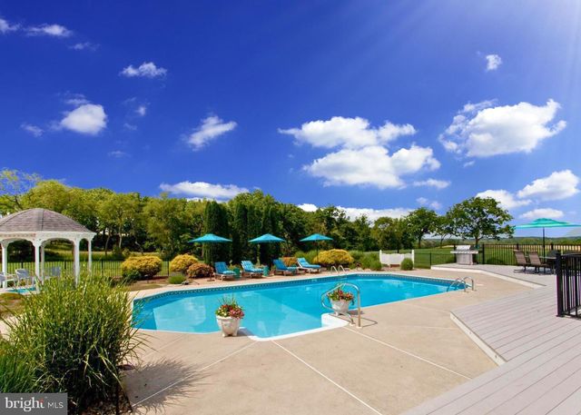 11 DANBERRY DR, Ringoes, NJ 08551