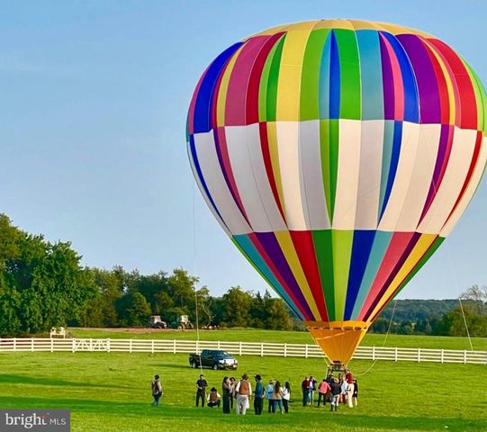 11 DANBERRY DR, Ringoes, NJ 08551