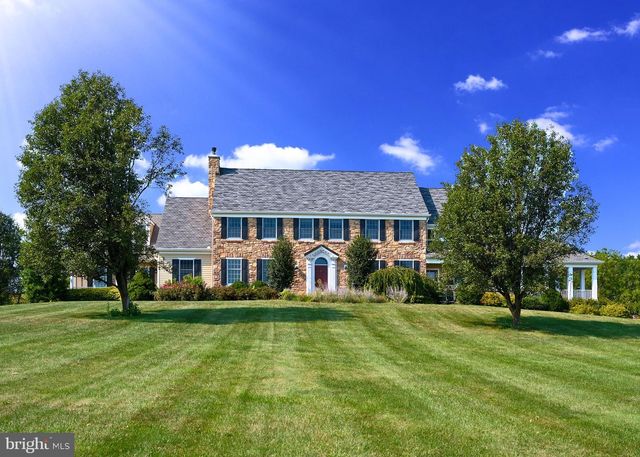 11 DANBERRY DR, Ringoes, NJ 08551