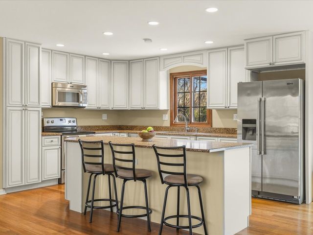 545 Andrew Lane, Lake Zurich, IL 60047