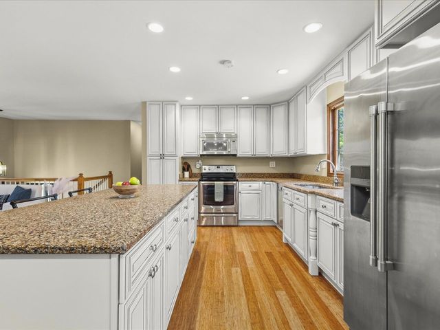 545 Andrew Lane, Lake Zurich, IL 60047