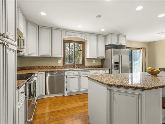 545 Andrew Lane, Lake Zurich, IL 60047