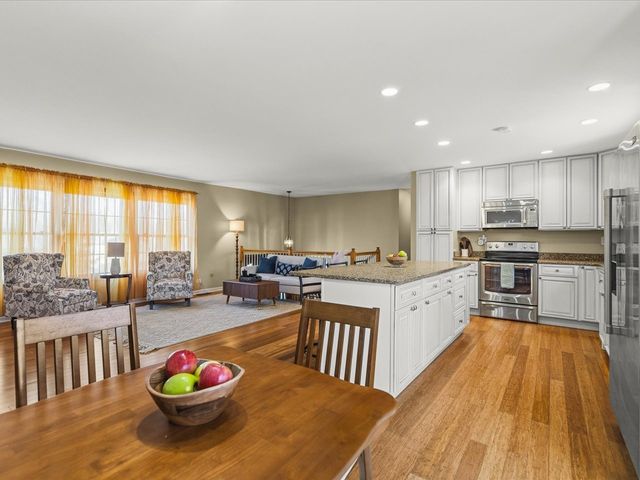 545 Andrew Lane, Lake Zurich, IL 60047