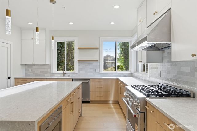 11087 SE 62nd Place, Bellevue, WA 98006