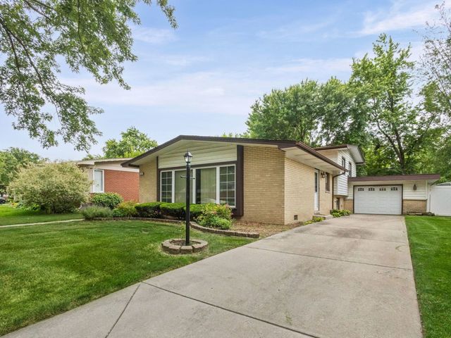 834 N Rainbow Drive, Glenwood, IL 60425